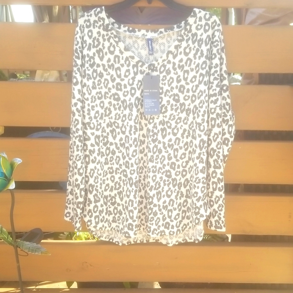 Iwollence Women's Shirt